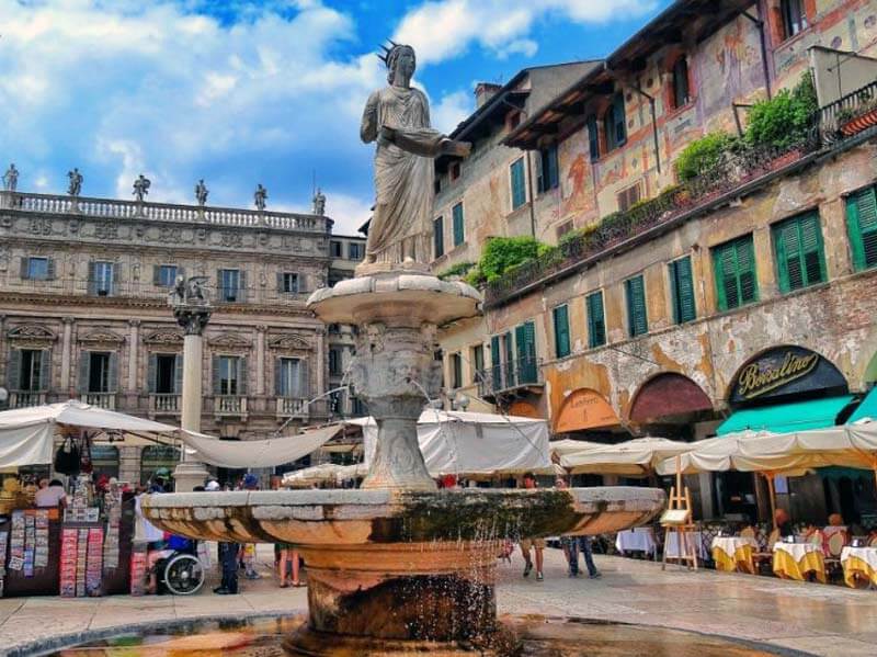 Piazza Erbe, Verona