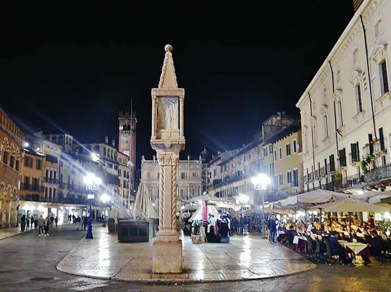 Piazza Erbe, Verona